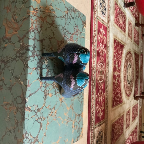 Leather python printed shoes - Picture 3 of 4